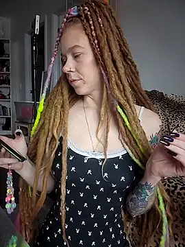 LucidLucy online show from November 29, 2:32 pm