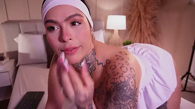 curvyliciousss online show from March 2, 5:30 pm