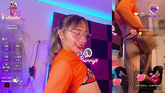 Littlebunny21 online show from July 18, 10:01 pm