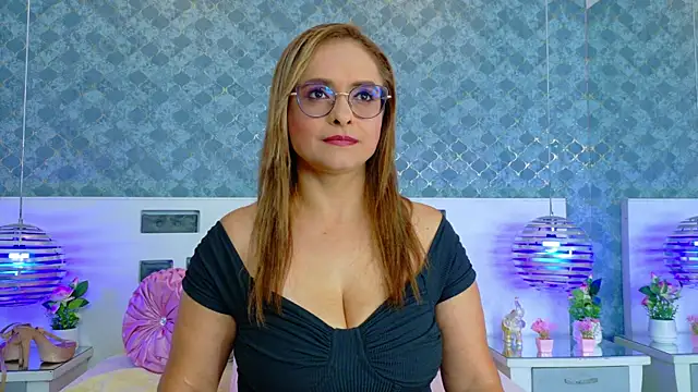 Snapshot of MarilynVega1 chatting on September 13, 8:39 pm MarilynVega1 online show from September 13, 8:39 pm