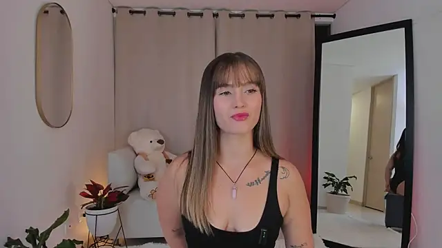 roxie gates  online show from October 13, 2:25 am