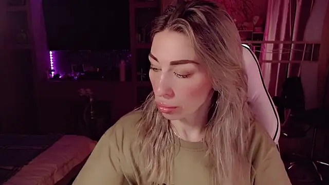 AnnieGOld  online show from March 12, 8:00 pm