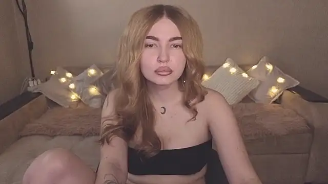 Snapshot of ViolettaLopez chatting on October 21, 1:15 pm ViolettaLopez online show from October 21, 1:15 pm