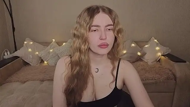 ViolettaLopez online show from May 7, 1:04 pm