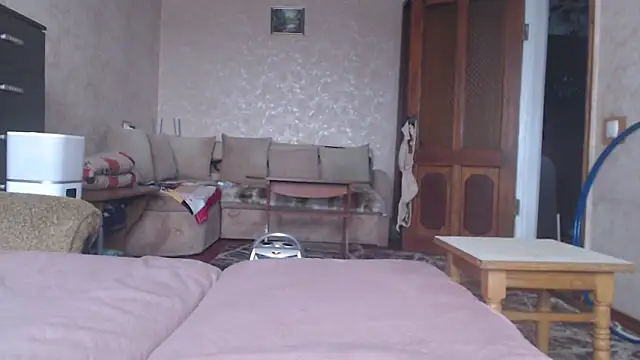 Amy August online show from March 4, 10:55 am