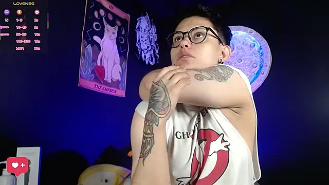 girl intense444 online show from February 14, 1:13 pm