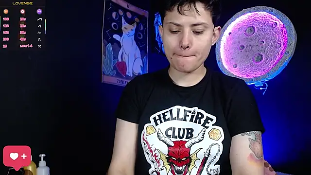 girl intense444 online show from March 27, 1:23 pm