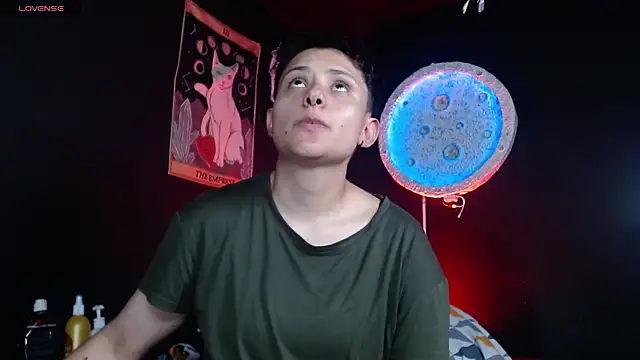 girl intense444 online show from June 24, 7:35 pm