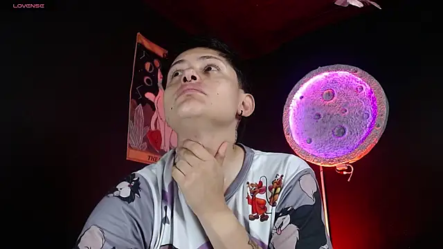 girl intense444 online show from April 27, 12:46 pm