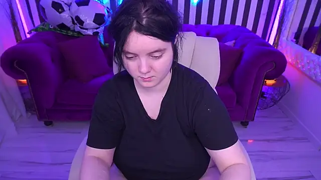 LittleShyy online show from July 9, 12:40 pm