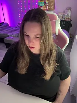 AureliaWinter online show from February 8, 9:35 am