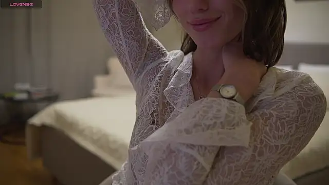 Danielle Thomas online show from October 5, 6:02 pm