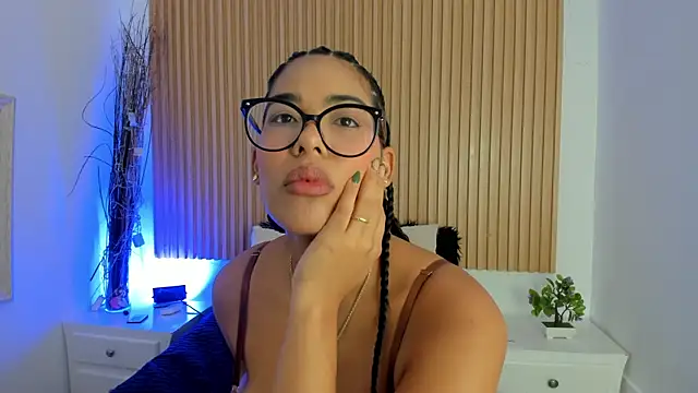 GenesisRuiz online show from April 16, 1:33 pm