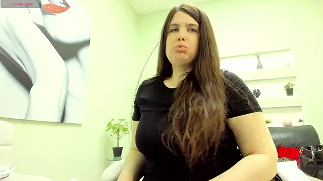 BattyMoll online show from April 8, 3:47 pm