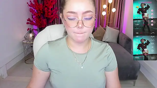Snapshot of emmy_walker chatting on December 2, 11:11 am emmy walker online show from December 2, 11:11 am