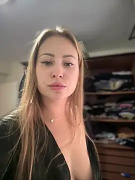 AlisaWhite online show from October 24, 3:30 pm