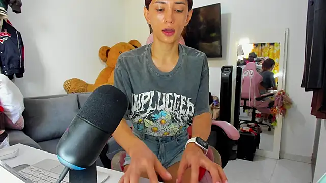 Lawrncesofiets online show from July 28, 4:39 pm