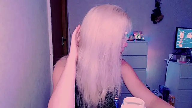 xxxcharismaaa online show from July 17, 3:33 am