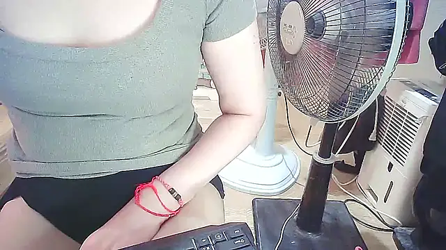 Snapshot of cindy01113520 chatting on October 10, 11:31 pm cindy01113520 online show from October 10, 11:31 pm