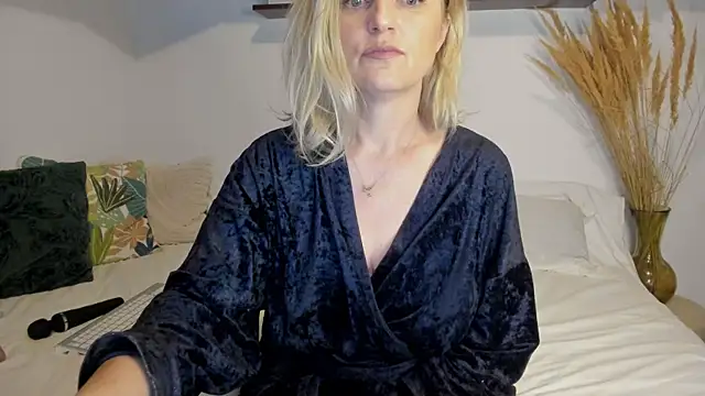 Jadore able online show from April 17, 2:35 am