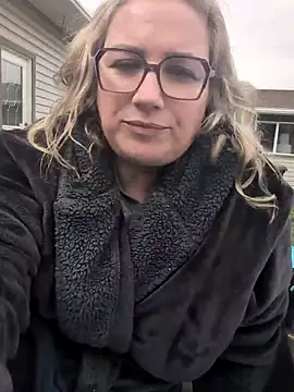 Canadian BBW online show from March 29, 8:30 pm