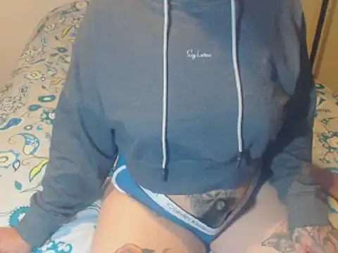 Snapshot of Tattoodreams_lucy chatting on October 10, 11:42 pm Tattoodreams lucy online show from October 10, 11:42 pm