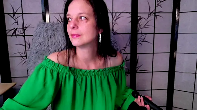  Sweetlonglips  online show from July 4, 8:32 am