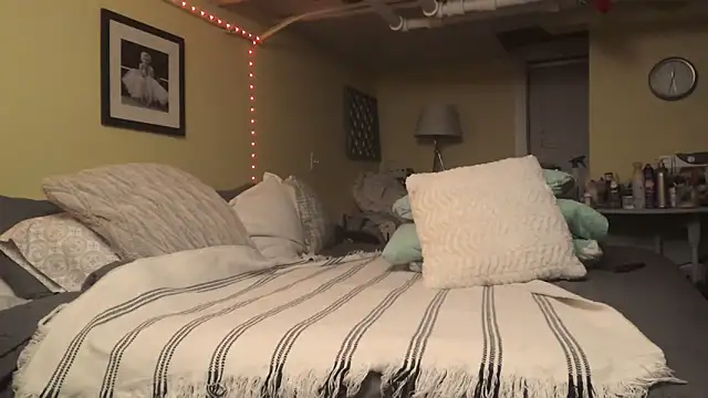 MaddisonX online show from January 18, 6:10 am