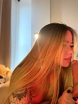 curchez  online show from January 9, 9:30 pm