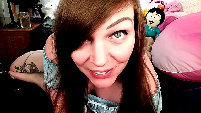 GamerGirlRoxyAndLee online show from December 14, 9:20 pm