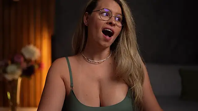 BrandyWhite online show from January 18, 5:26 am