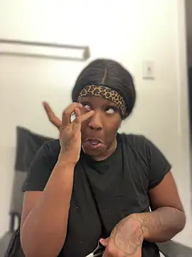 Foreignthababyy online show from April 15, 12:17 pm