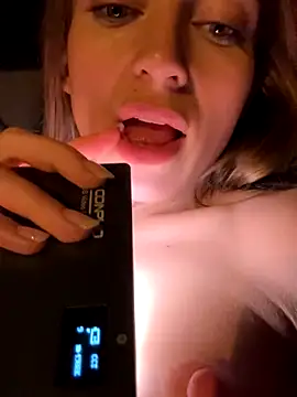 Snapshot of -AngelAri- chatting on October 1, 9:09 pm -AngelAri- online show from October 1, 9:09 pm