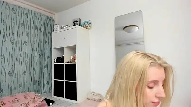 KenzieDawton online show from May 22, 4:49 pm