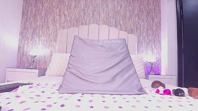 raven lilith  online show from November 12, 3:15 am