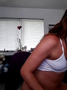 Scarlettishere online show from April 19, 10:01 pm