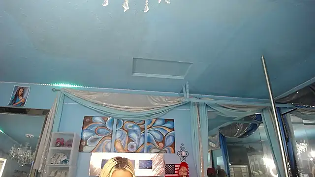 ADRIANNA FOX online show from January 8, 8:29 am