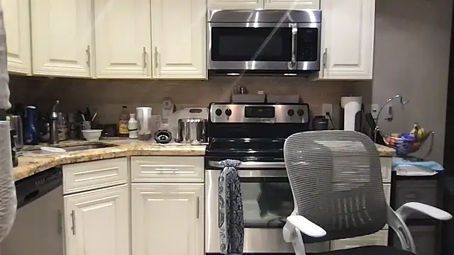 BigGuyMuscle online show from April 11, 5:35 am