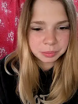 Snapshot of Zuli_Kiska chatting on October 14, 6:38 am Zuli Kiska online show from October 14, 6:38 am