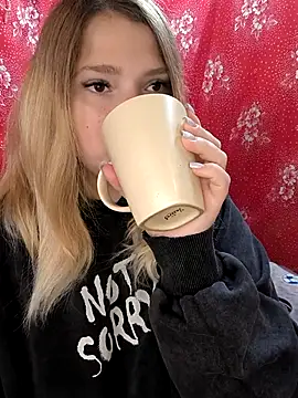 Snapshot of Zuli_Kiska chatting on October 7, 6:18 am Zuli Kiska online show from October 7, 6:18 am
