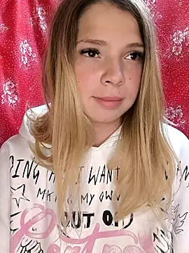 Snapshot of Zuli_Kiska chatting on October 2, 8:14 pm Zuli Kiska online show from October 2, 8:14 pm