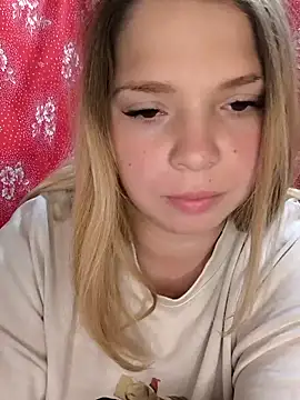 Snapshot of Zuli_Kiska chatting on September 11, 11:32 am Zuli Kiska online show from September 11, 11:32 am