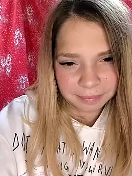 Snapshot of Zuli_Kiska chatting on October 5, 8:47 pm Zuli Kiska online show from October 5, 8:47 pm