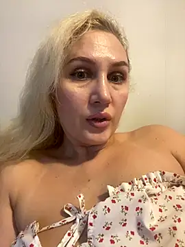 YourBlondee online show from December 1, 2:37 am