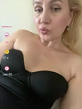 YourBlondee online show from June 14, 4:35 am
