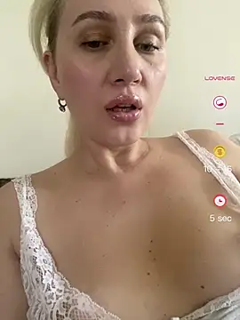 YourBlondee online show from June 9, 4:23 am