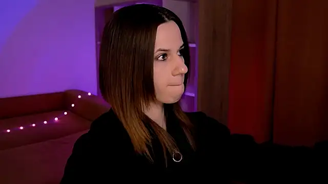 Snapshot of ItsAlisia chatting on October 5, 5:34 am ItsAlisia online show from October 5, 5:34 am