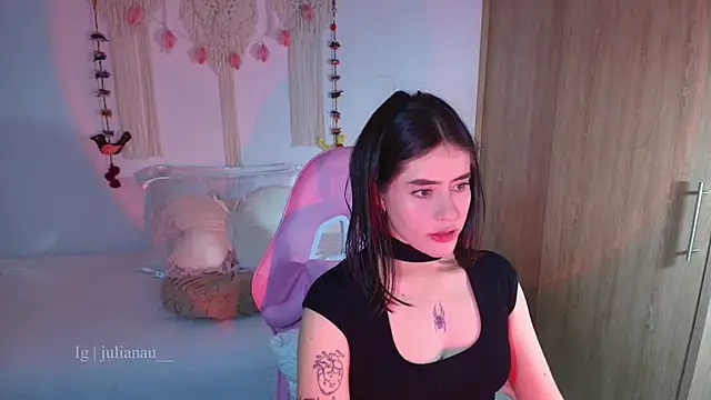 iriswest  online show from March 28, 12:44 am