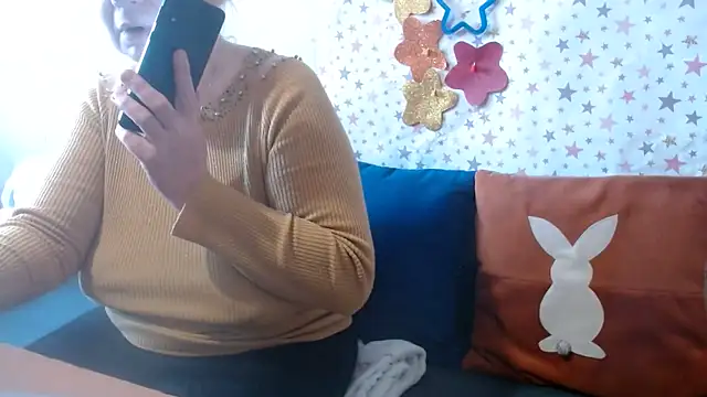 QueenLana online show from April 15, 12:28 pm