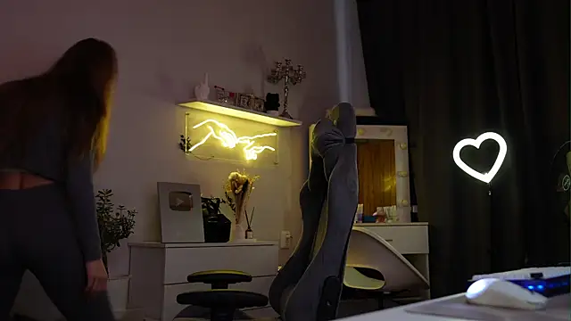 MrsTenderBeast online show from September 14, 3:10 pm